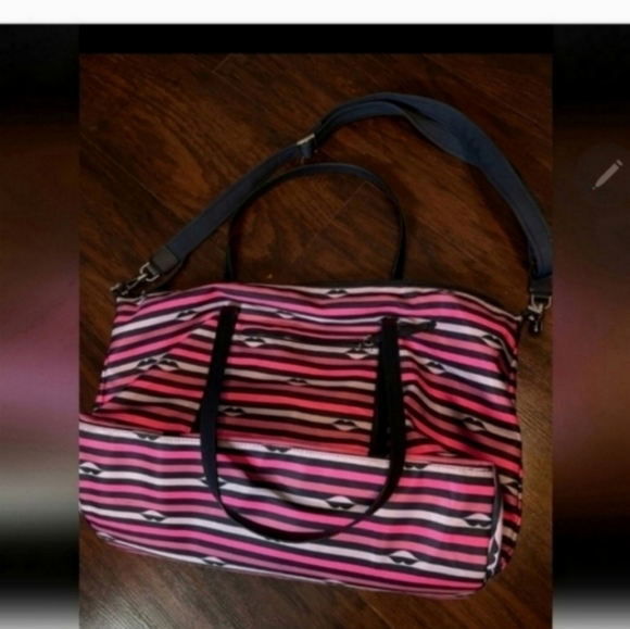 🍁🍂HTF Kate spade kiss lips overnight weekender - Picture 3 of 3